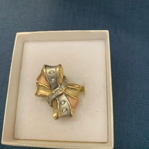 14K Tri-coloured Bow Ring Yellow Gold, White Gold and Rose Gold
